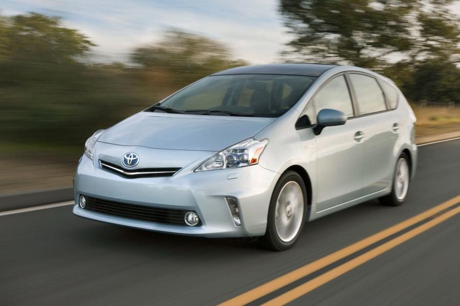  Toyota Prius V 2011 года  (фото 3 из 208)